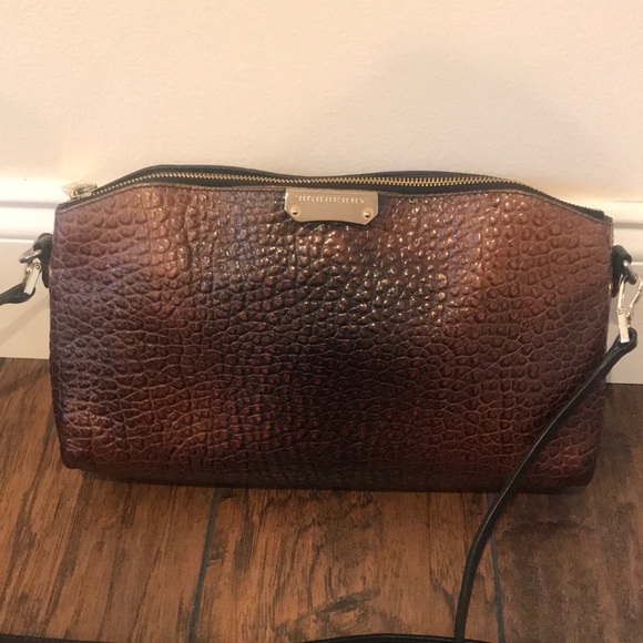 Burberry Chischester Cross Body Bag - Picture 1 of 5